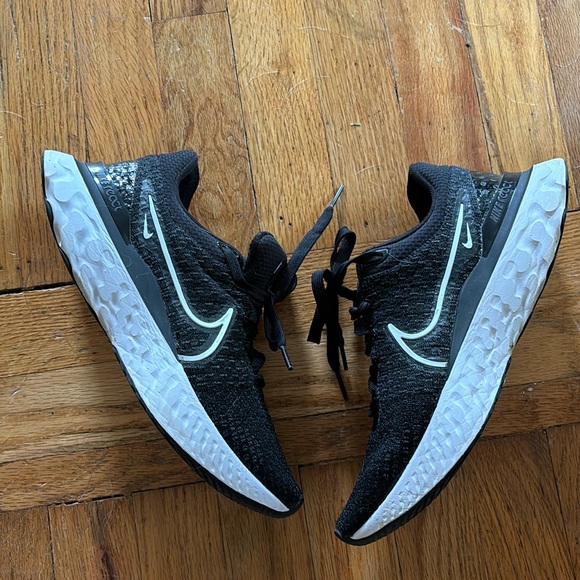 Nike Shoes - Nike Flyknit Shoes